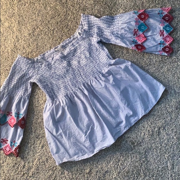 Ladies top - Picture 1 of 7